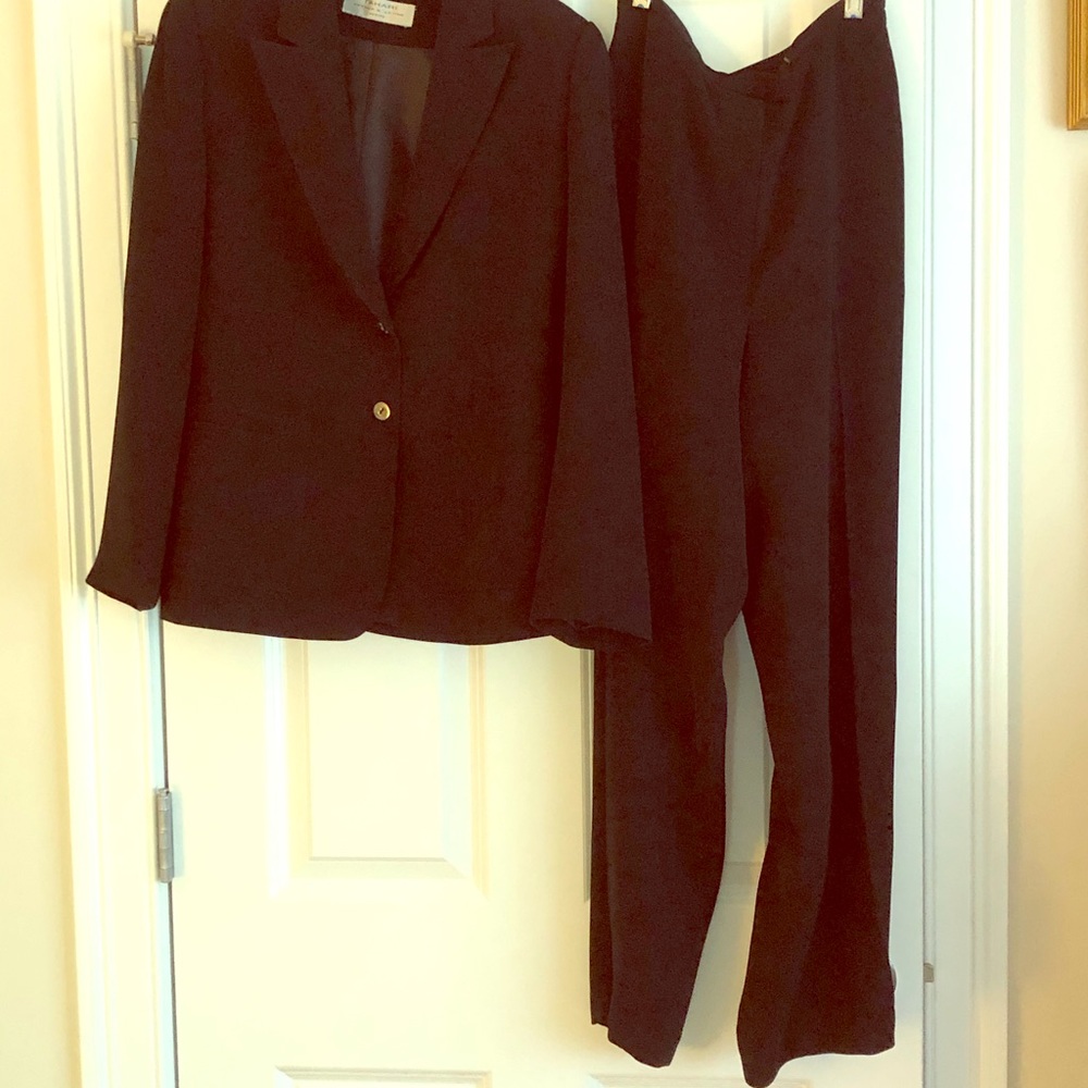 Pant suit